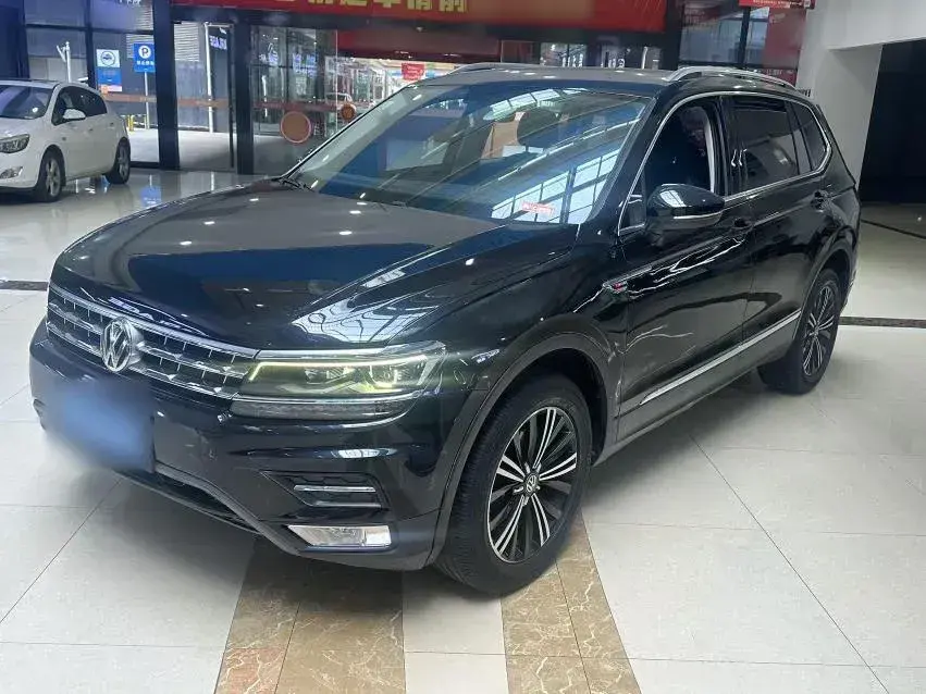 2018 Volkswagen Tiguan L 2.0T 220HP L4 7DCT