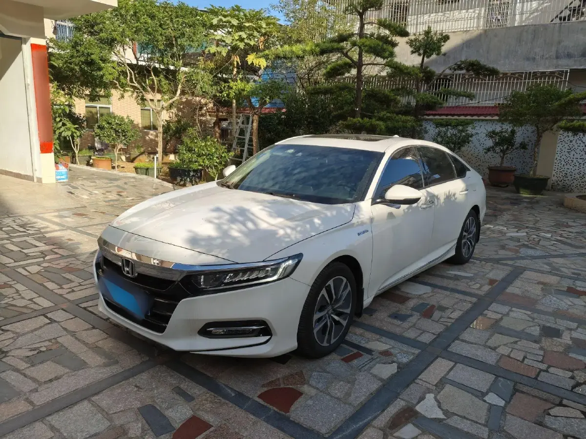2018 Honda Accord 2.0L 146HP L4 E-CVT Hybrid