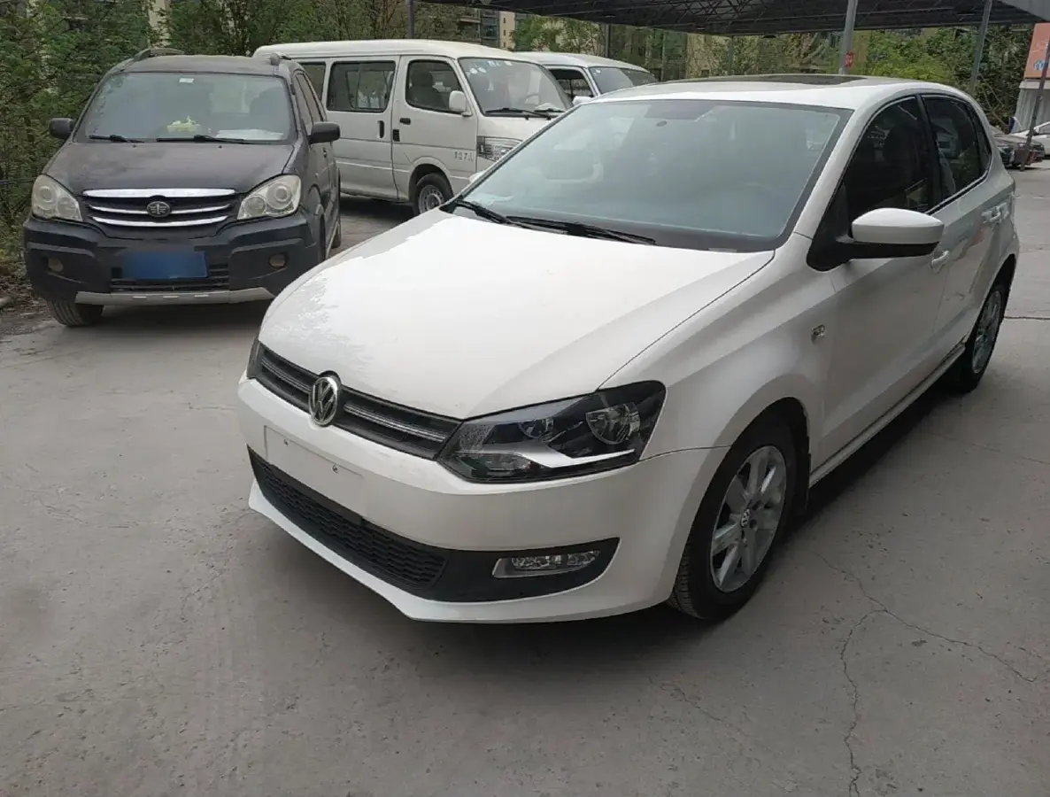 2013 Volkswagen Polo 1.6L 105HP L4 6AT