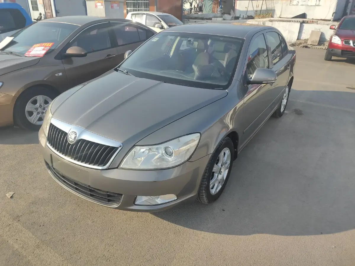 2013 Skoda Octavia 2.0L 120HP L4 5MT