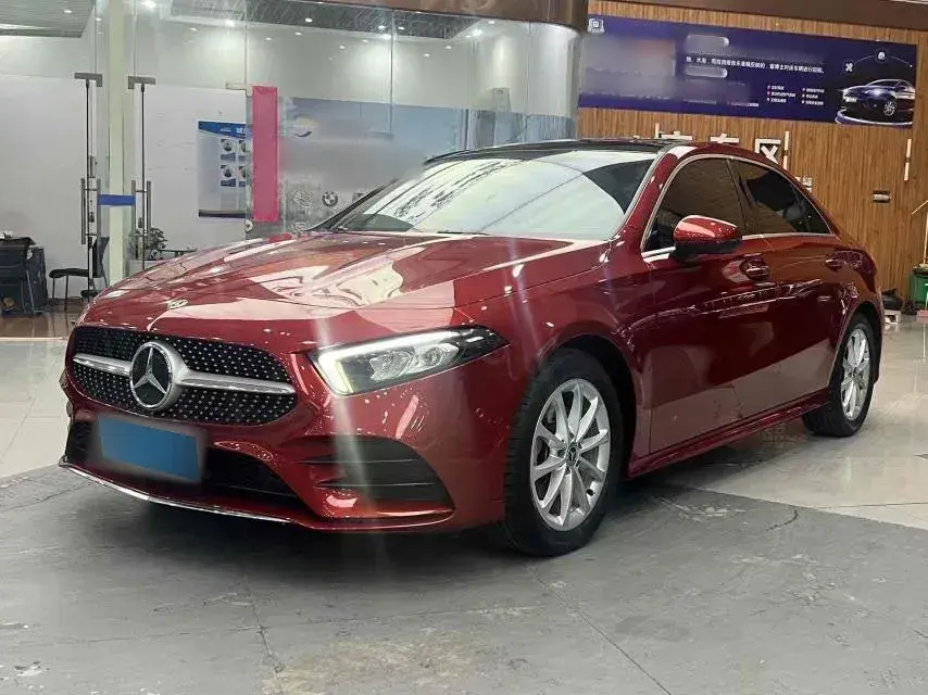 2019 Mercedes-Benz A Class 1.3T 163HP L4 7DCT