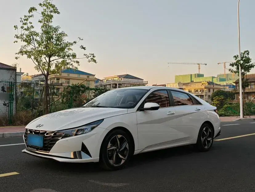 2022 Hyundai Elantra 1.5L 115HP L4 CVT