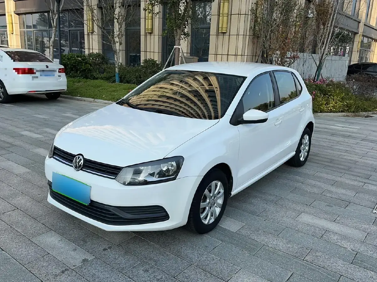 2016 Volkswagen Polo 1.4L 90HP L4 6AT