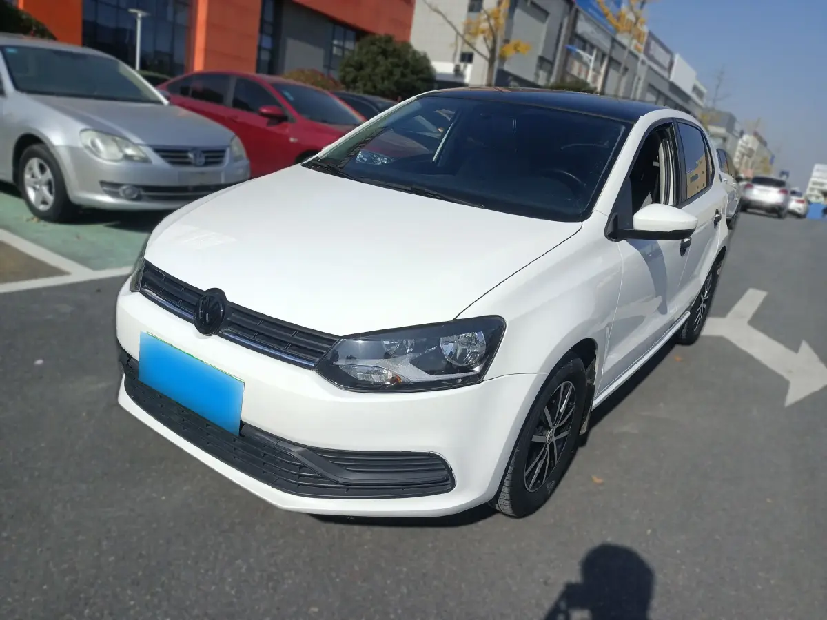 2016 Volkswagen Polo 1.4L 90HP L4 6AT