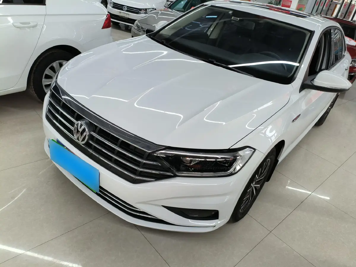 2020 Volkswagen Sagitar 1.2T 116HP L4 7DCT