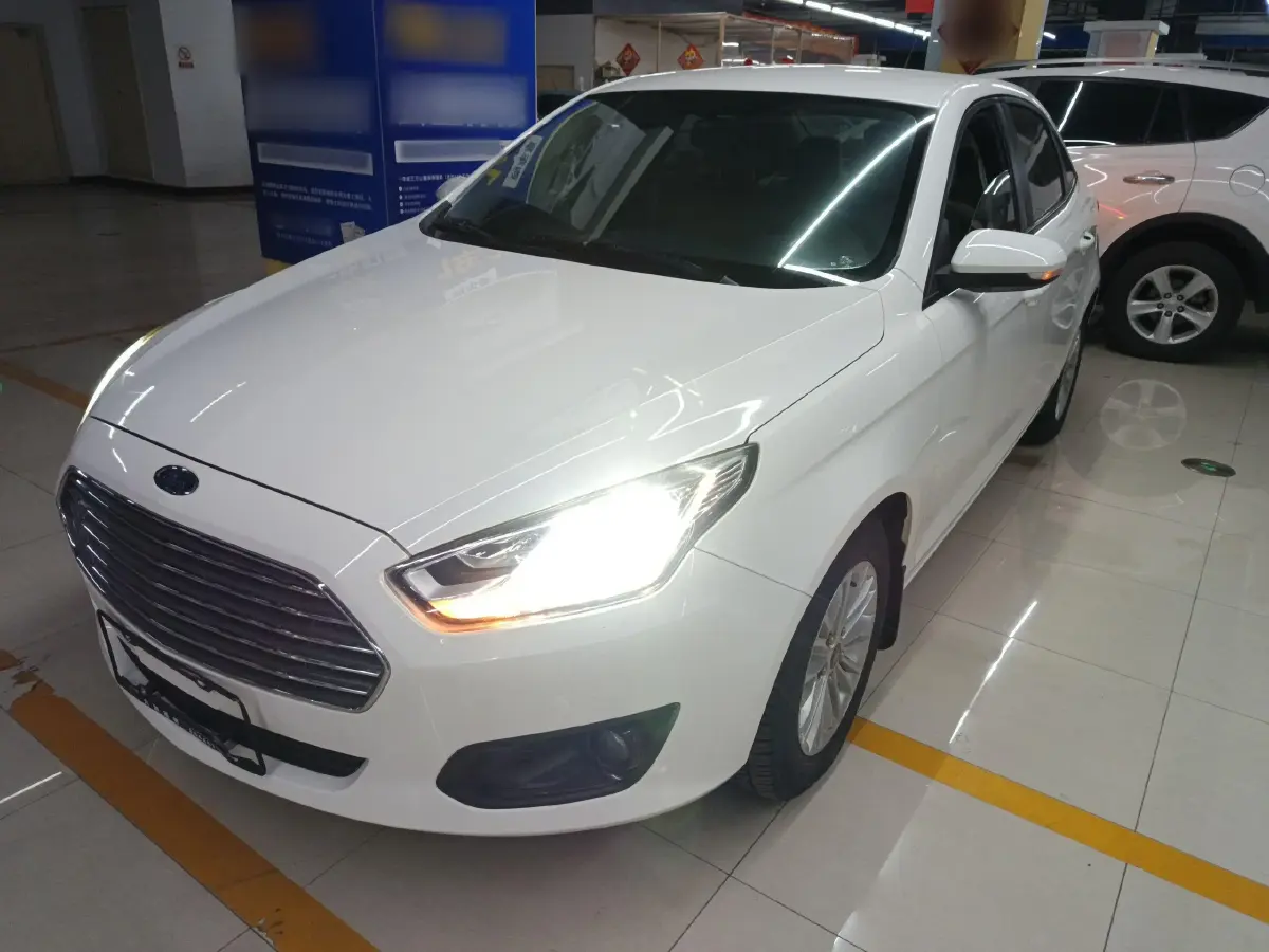 2015 Ford Escort 1.5L 113HP L4 5MT