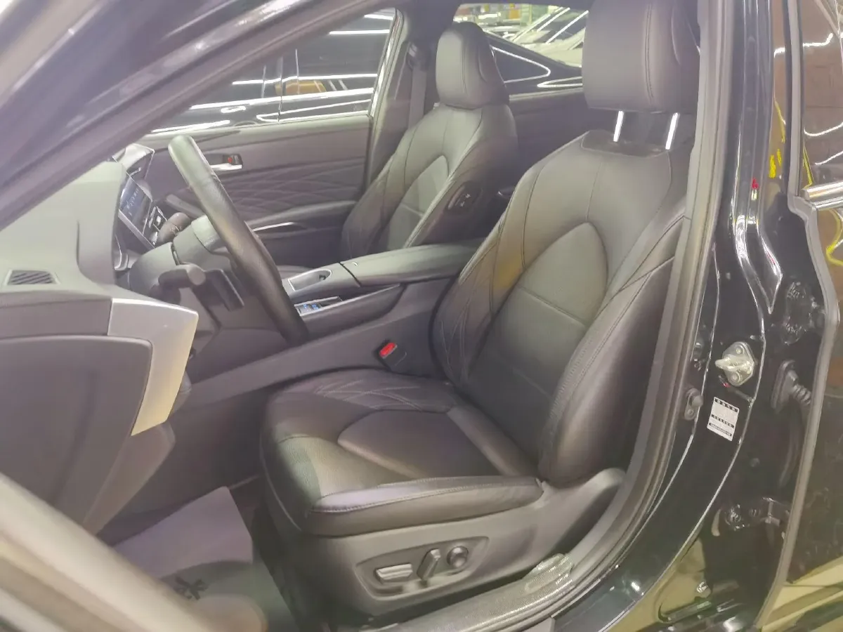 2022 Toyota Avalon 2.5L 209HP L4 8AT,autocango,china used car exporter,china ev exporter,chinese used car exporter,chinese used ev exporter