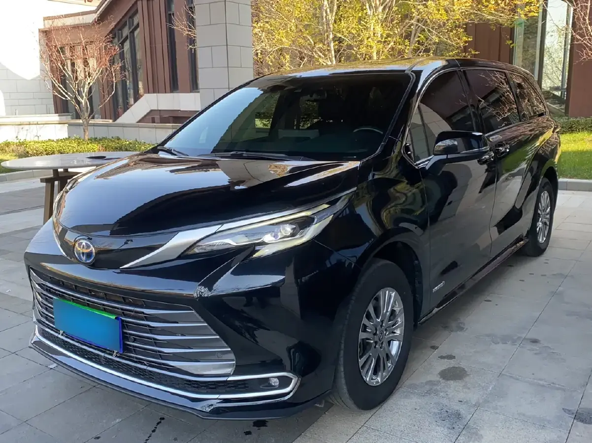 2021 Toyota Sienna 2.5L 192HP L4 E-CVT Hybrid