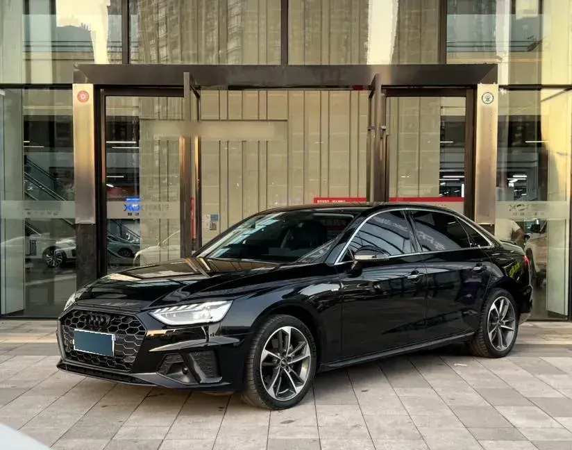 2022 Audi A4L 2.0T 190HP L4 7DCT