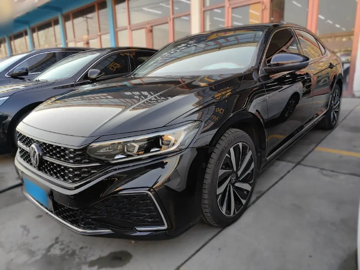 2022 Volkswagen Passat 2.0T 186HP L4 7DCT