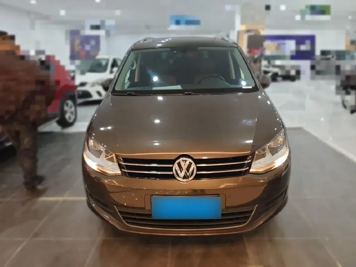 2018 Volkswagen Sharan 2.0T 220HP L4 6DCT