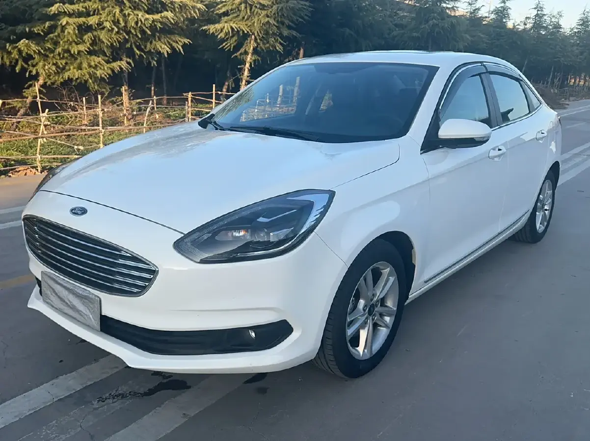 2019 Ford Escort 1.5L 122HP L3 6AT