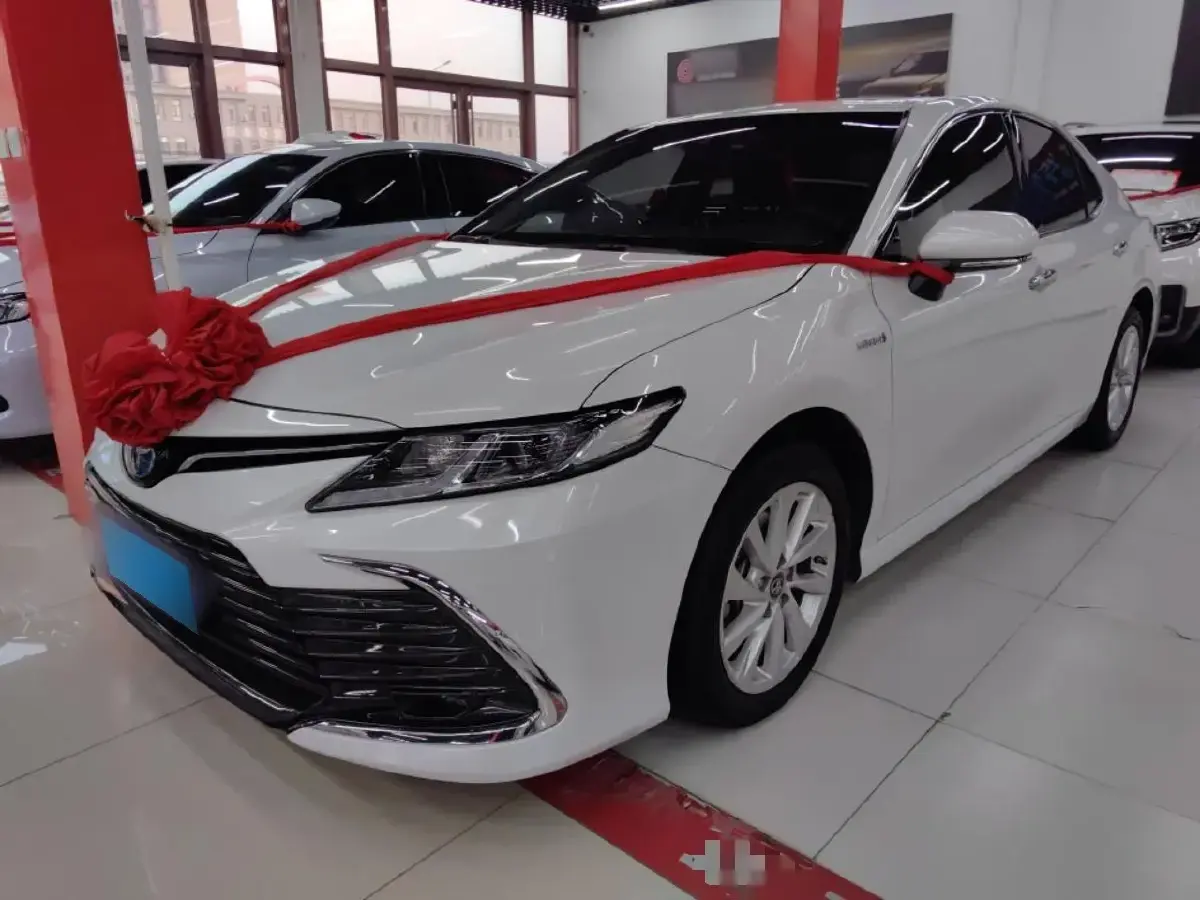 2021 Toyota Camry 2.5L 178HP L4 E-CVT Hybrid
