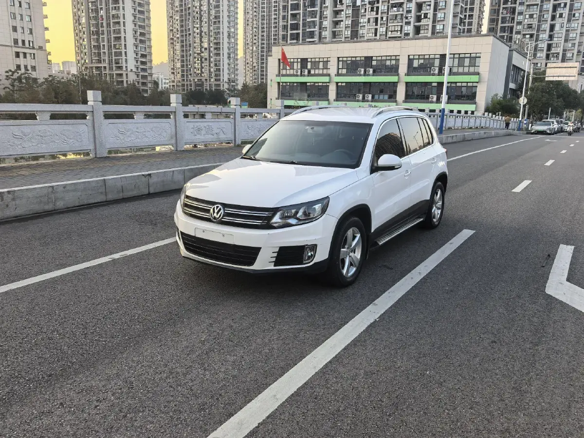 2015 Volkswagen Tiguan 1.8T 160HP L4 6AT
