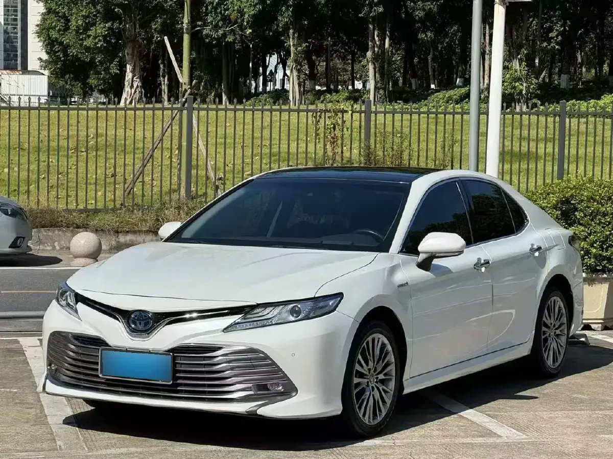 2018 Toyota Camry 2.5L 178HP L4 E-CVT Hybrid