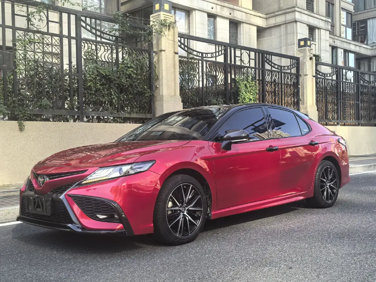 2021 Toyota Camry 2.5L 209HP L4 8AT