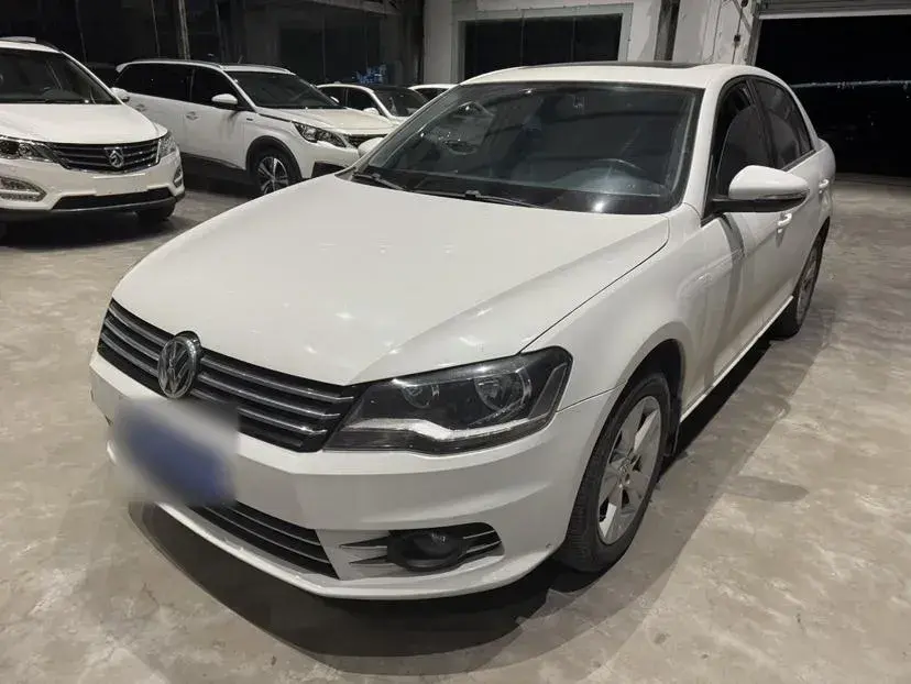 2015 Volkswagen Bora 1.6L 105HP L4 5MT
