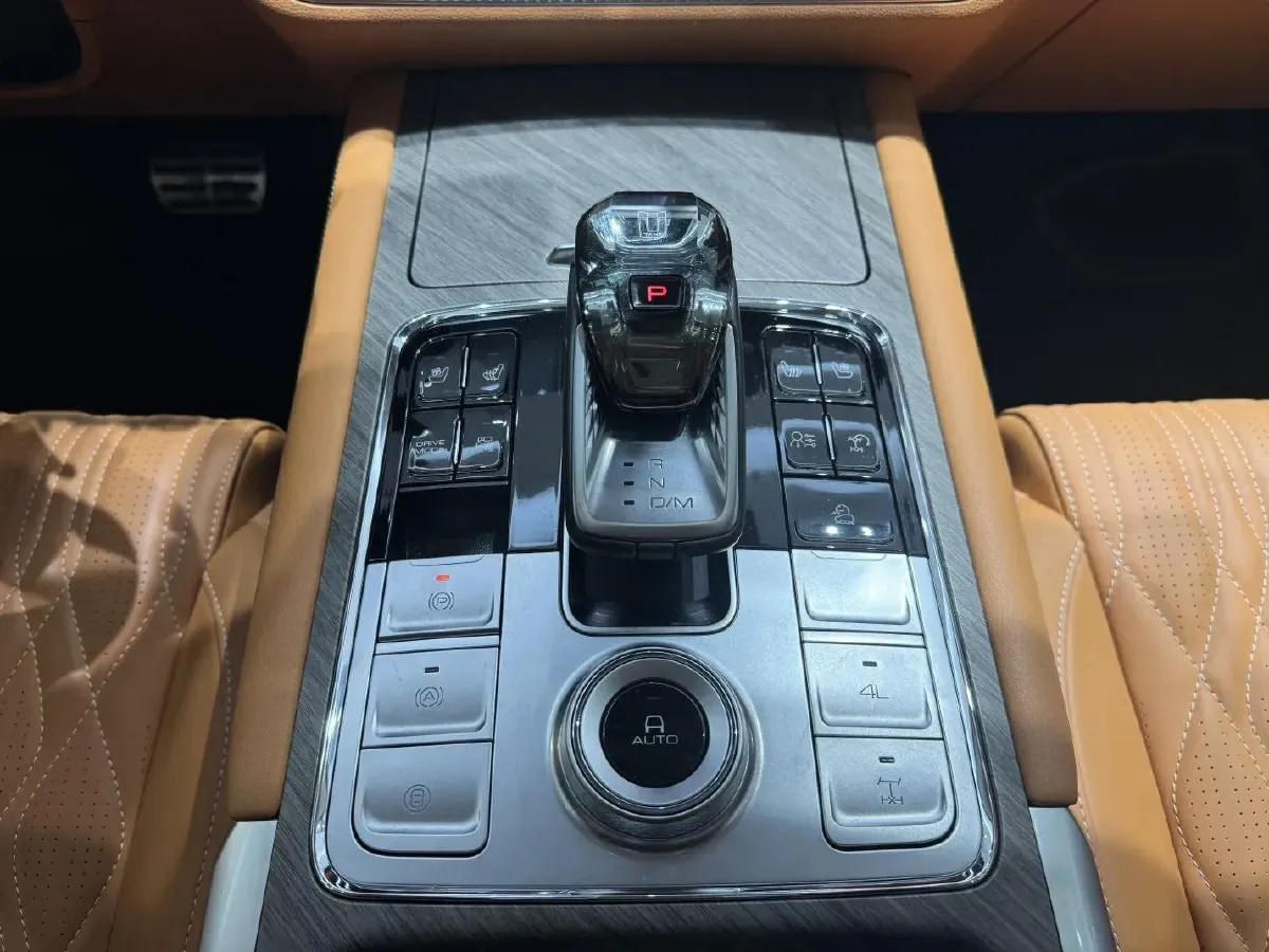 2023 Tank 500 2.0T 252HP L4 9AT PHEV 37.1KWH,autocango,china used car exporter,china ev exporter,chinese used car exporter,chinese used ev exporter