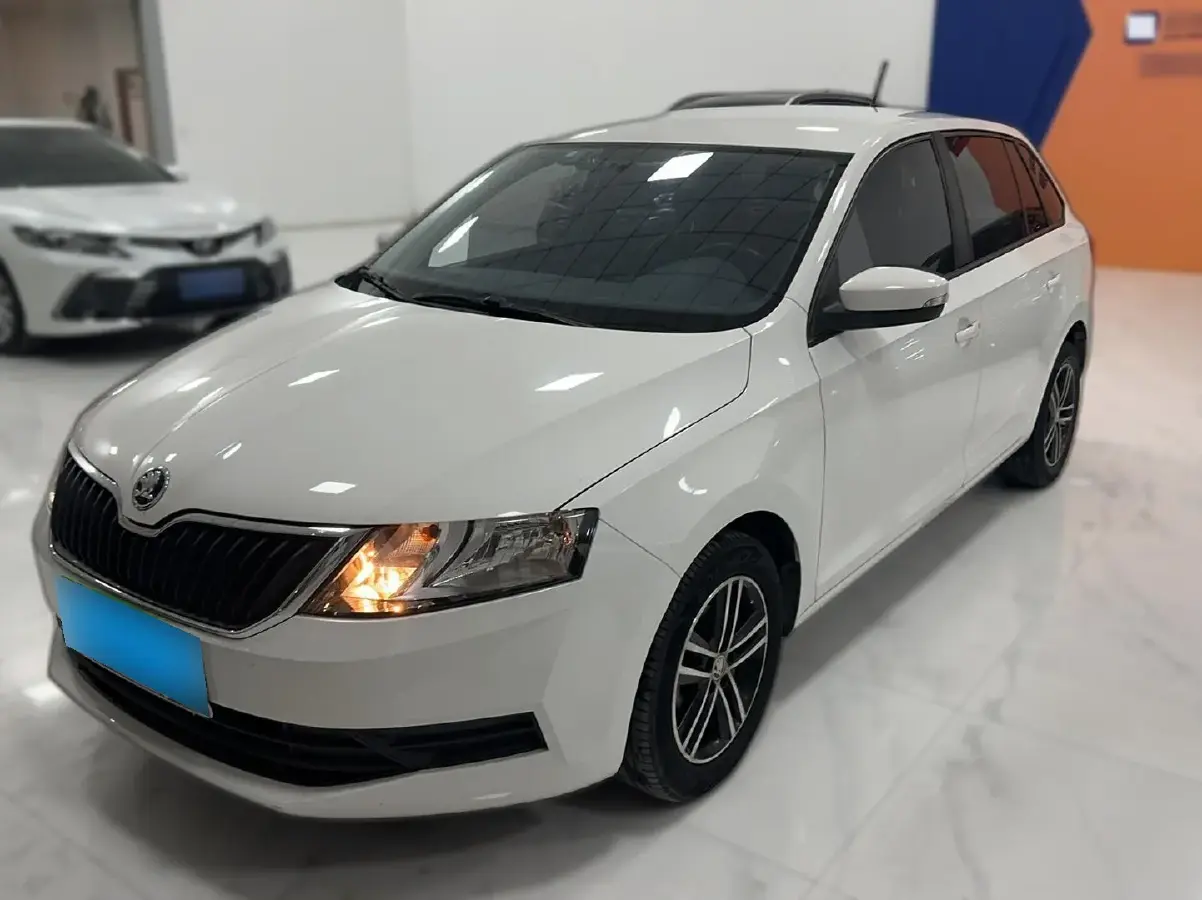 2018 Skoda Rapid Spaceback 1.6L 110HP L4 6AT