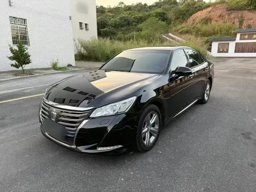 2018 Toyota Crown 2.0T 235HP L4 8AT