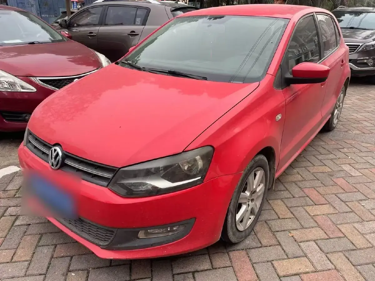 2013 Volkswagen Polo 1.4L 86HP L4 6AT