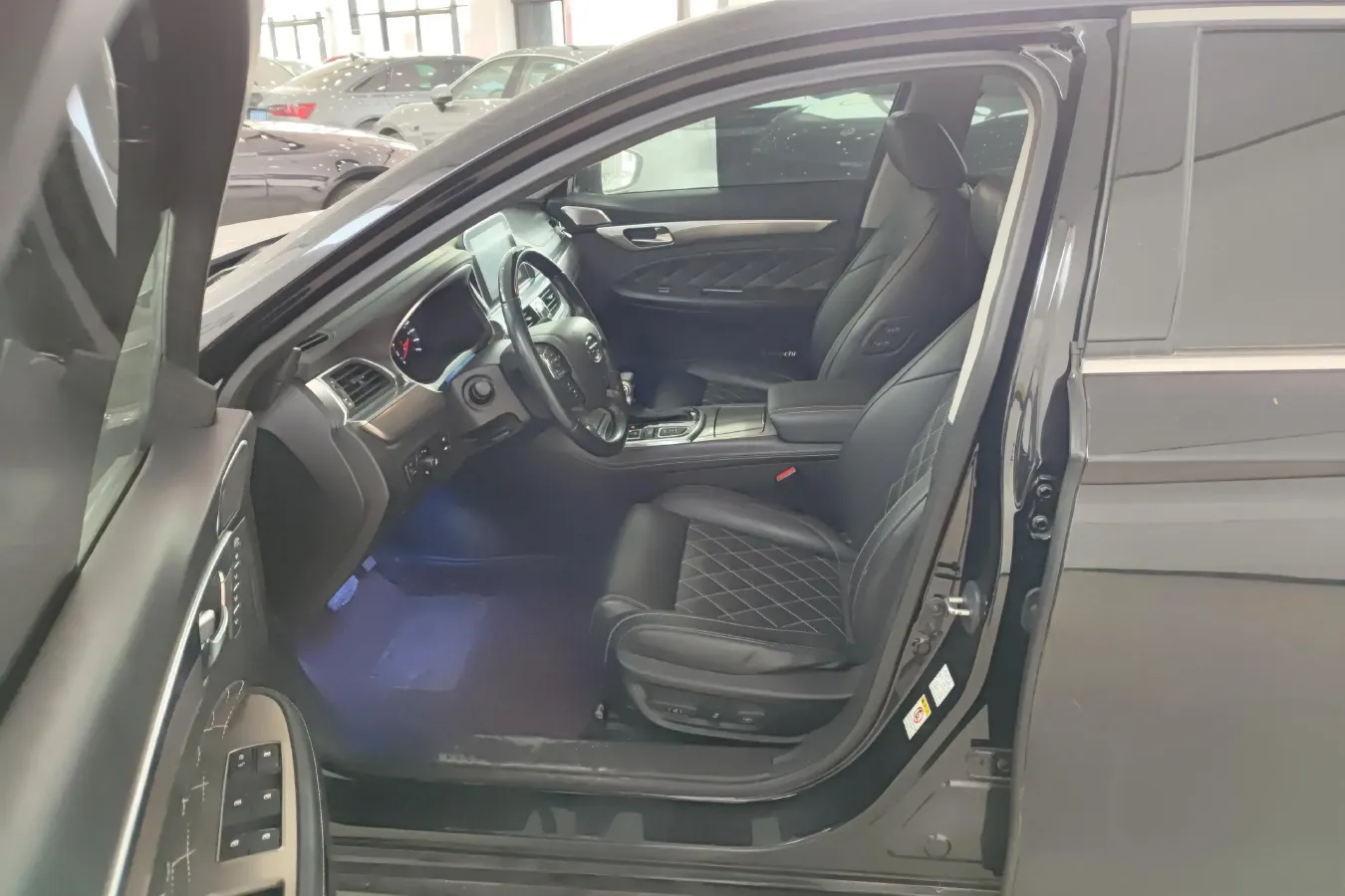 2017 GAC Trumpchi GA8 1.8T 188HP L4 6AT,autocango,china used car exporter,china ev exporter,chinese used car exporter,chinese used ev exporter