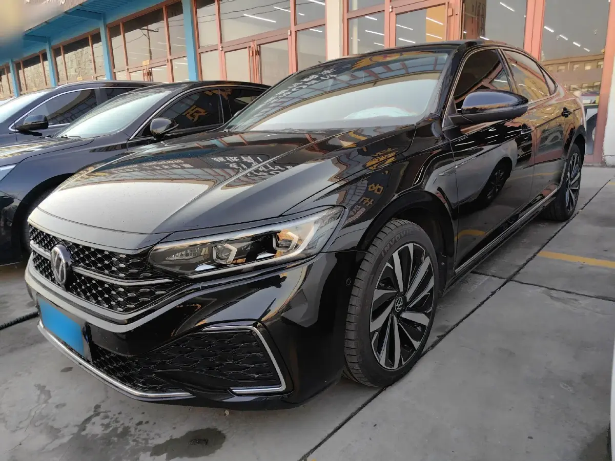 2022 Volkswagen Passat 2.0T 186HP L4 7DCT