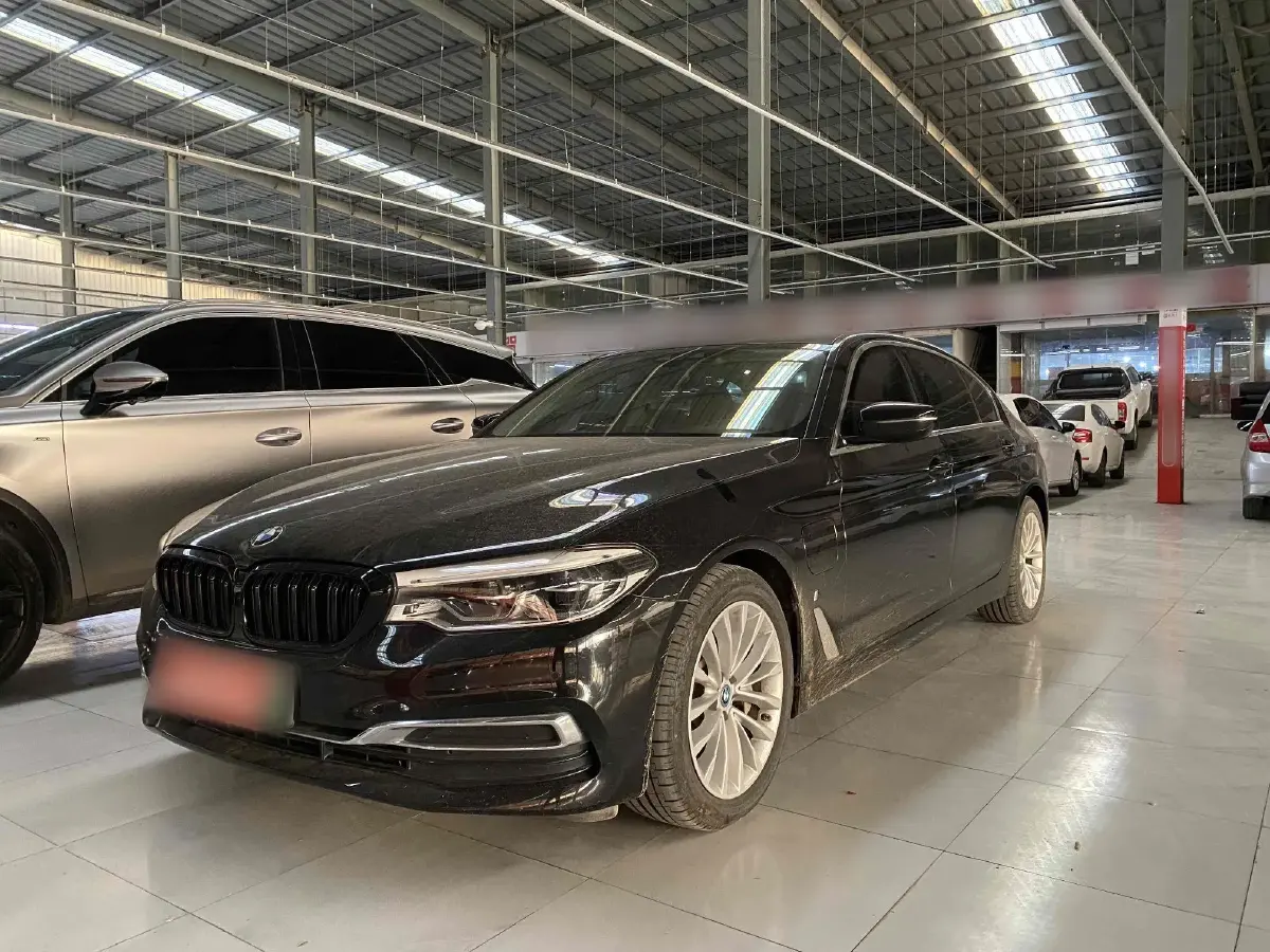 2019 BMW 5 Series 2.0T 184HP L4 8AT PHEV 13KWH