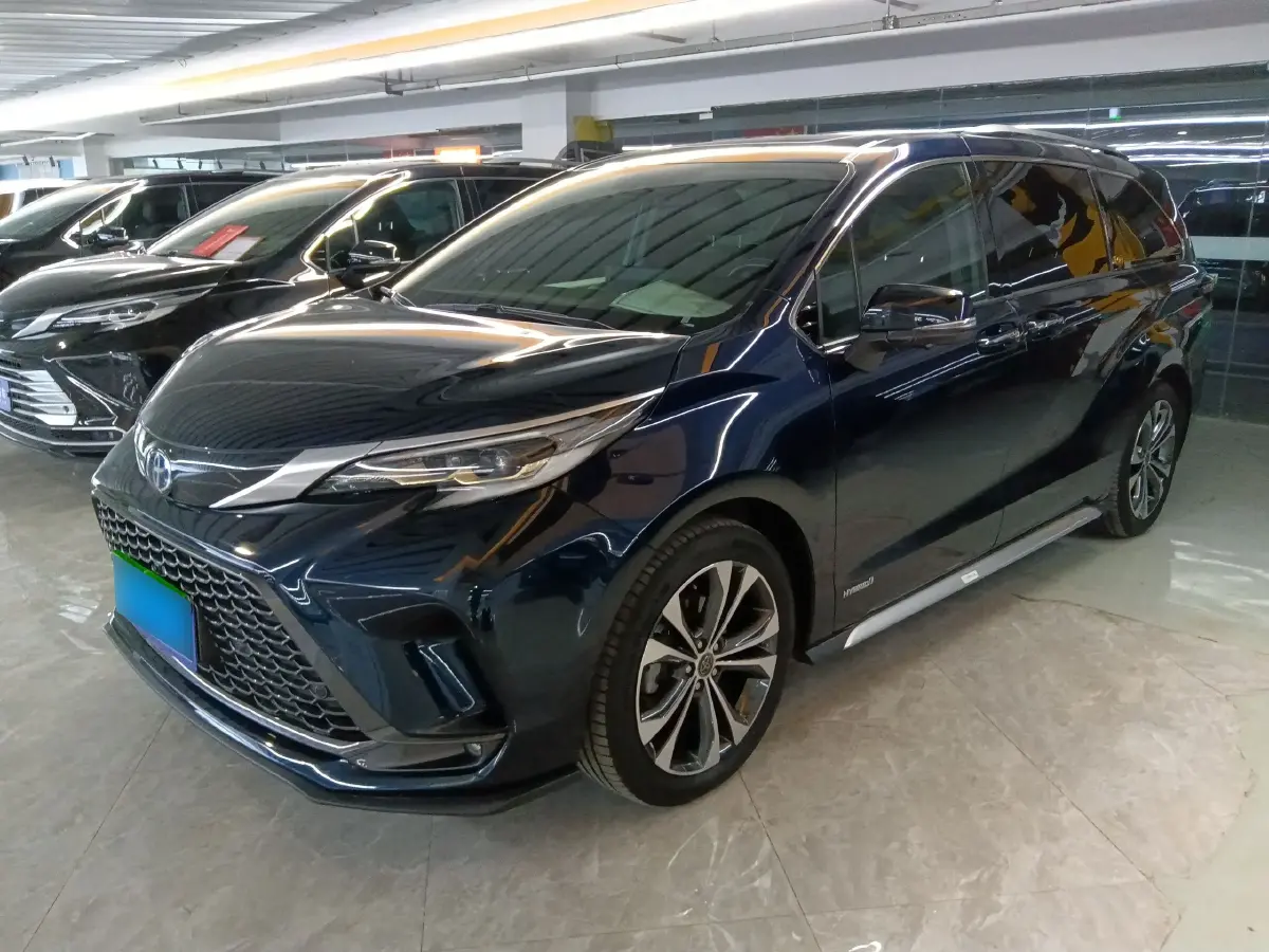 2023 Toyota Granvia 2.5L 189HP L4 E-CVT Hybrid