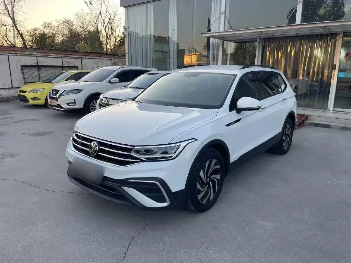 2023 Volkswagen Tiguan L 2.0T 186HP L4 7DCT