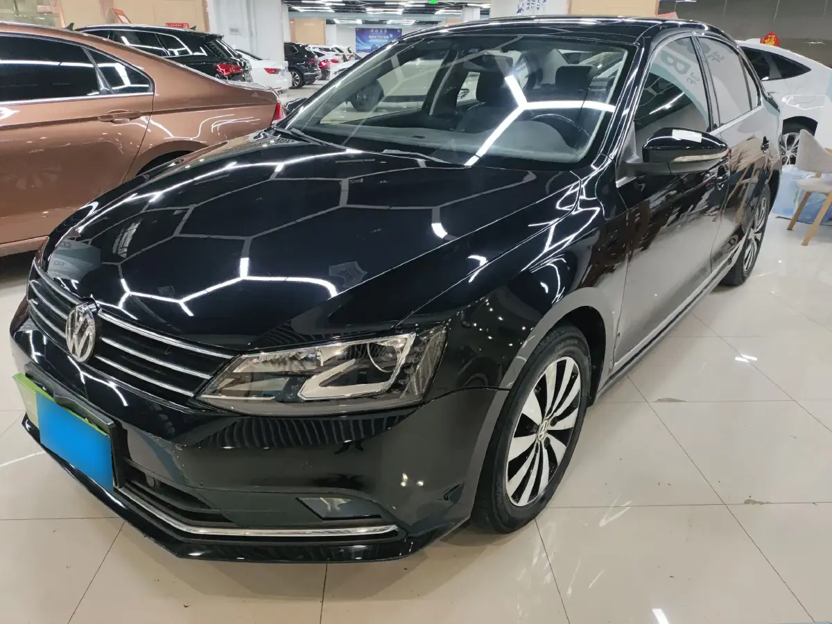 2015 Volkswagen Sagitar 1.4T 131HP L4 7DCT