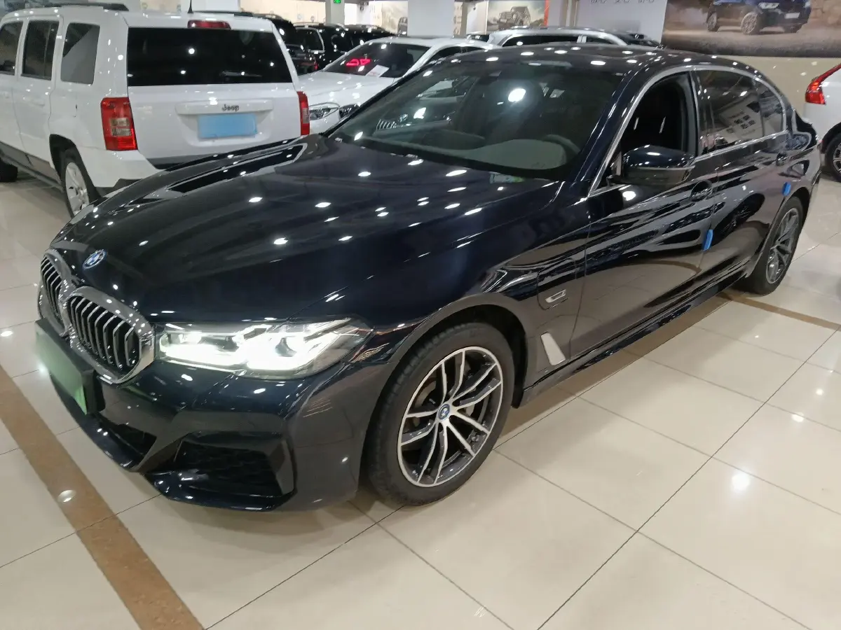 2022 BMW 5 Series 2.0T 184HP L4 8AT PHEV 17.7KWH