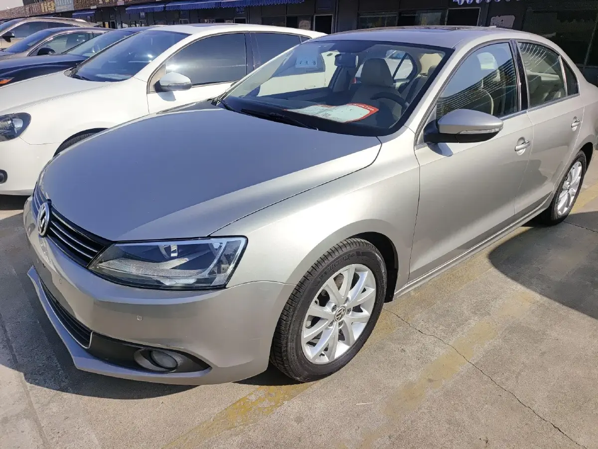 2012 Volkswagen Sagitar 1.4T 131HP L4 7DCT