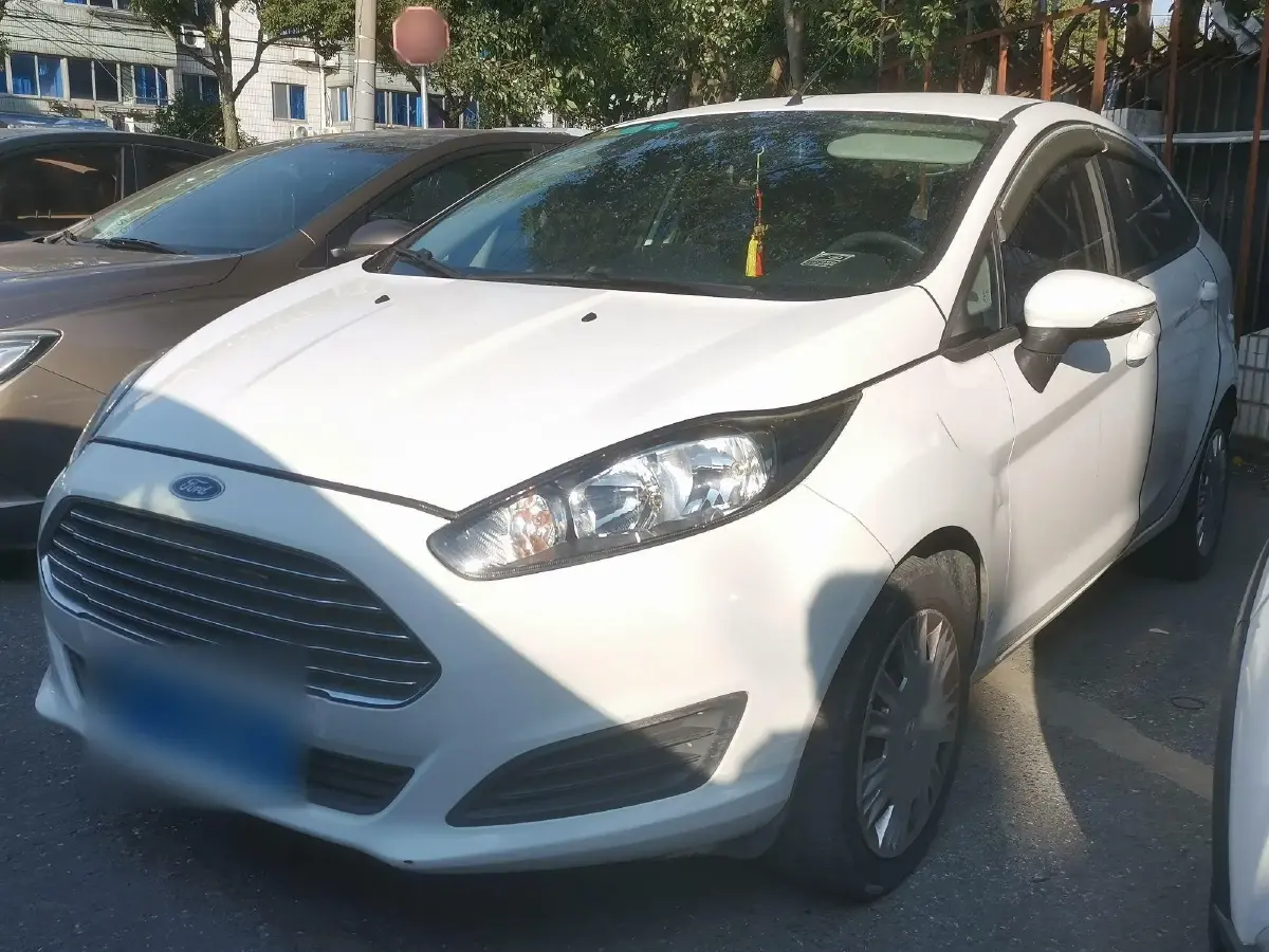 2013 Ford Fiesta 1.5L 110HP L4 5MT