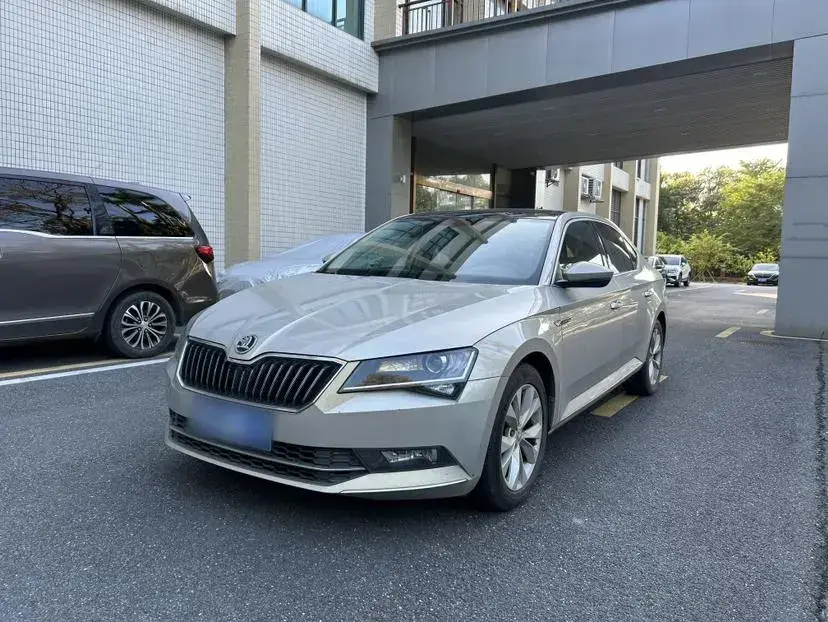 2016 Skoda Superb 1.8T 180HP L4 7DCT