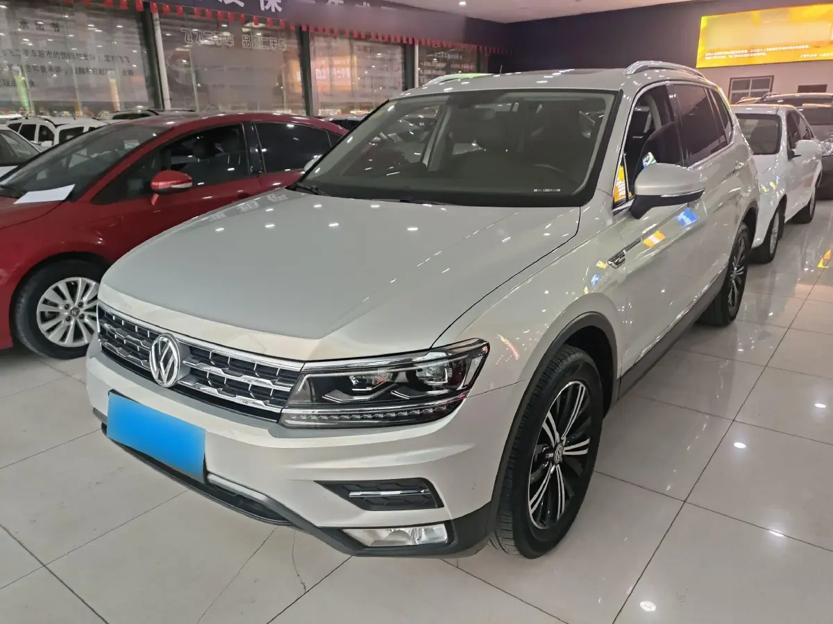 2018 Volkswagen Tiguan L 2.0T 220HP L4 7DCT