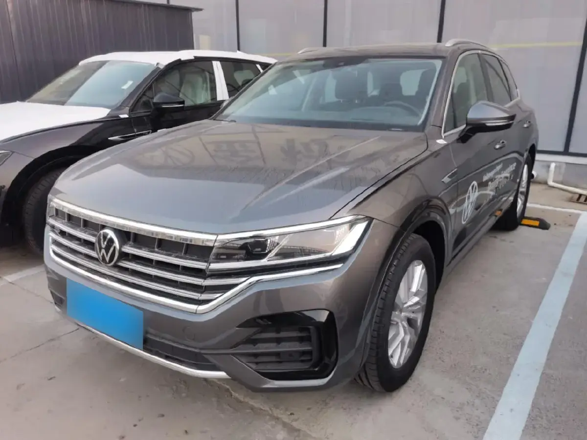 2022 Volkswagen Touareg 2.0T 245HP L4 8AT
