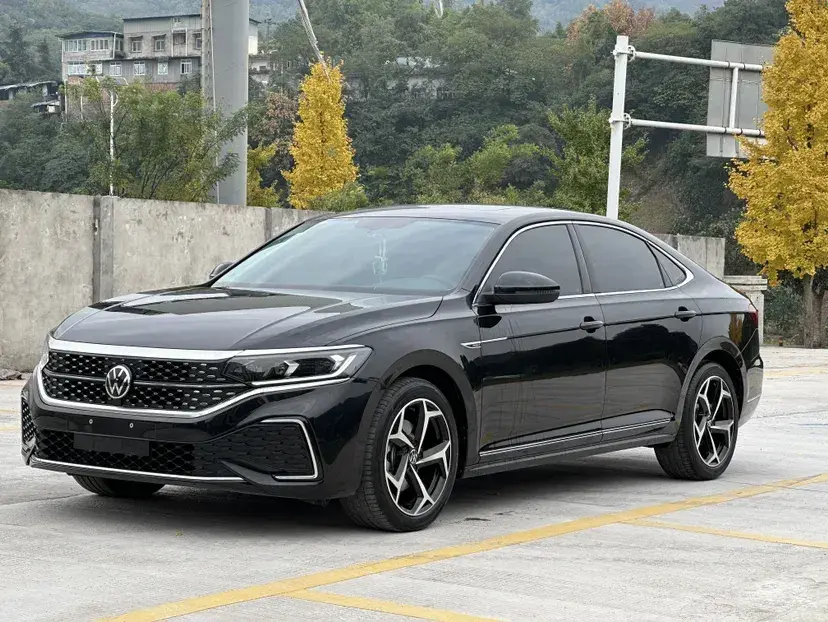 2023 Volkswagen Passat 2.0T 186HP L4 7DCT