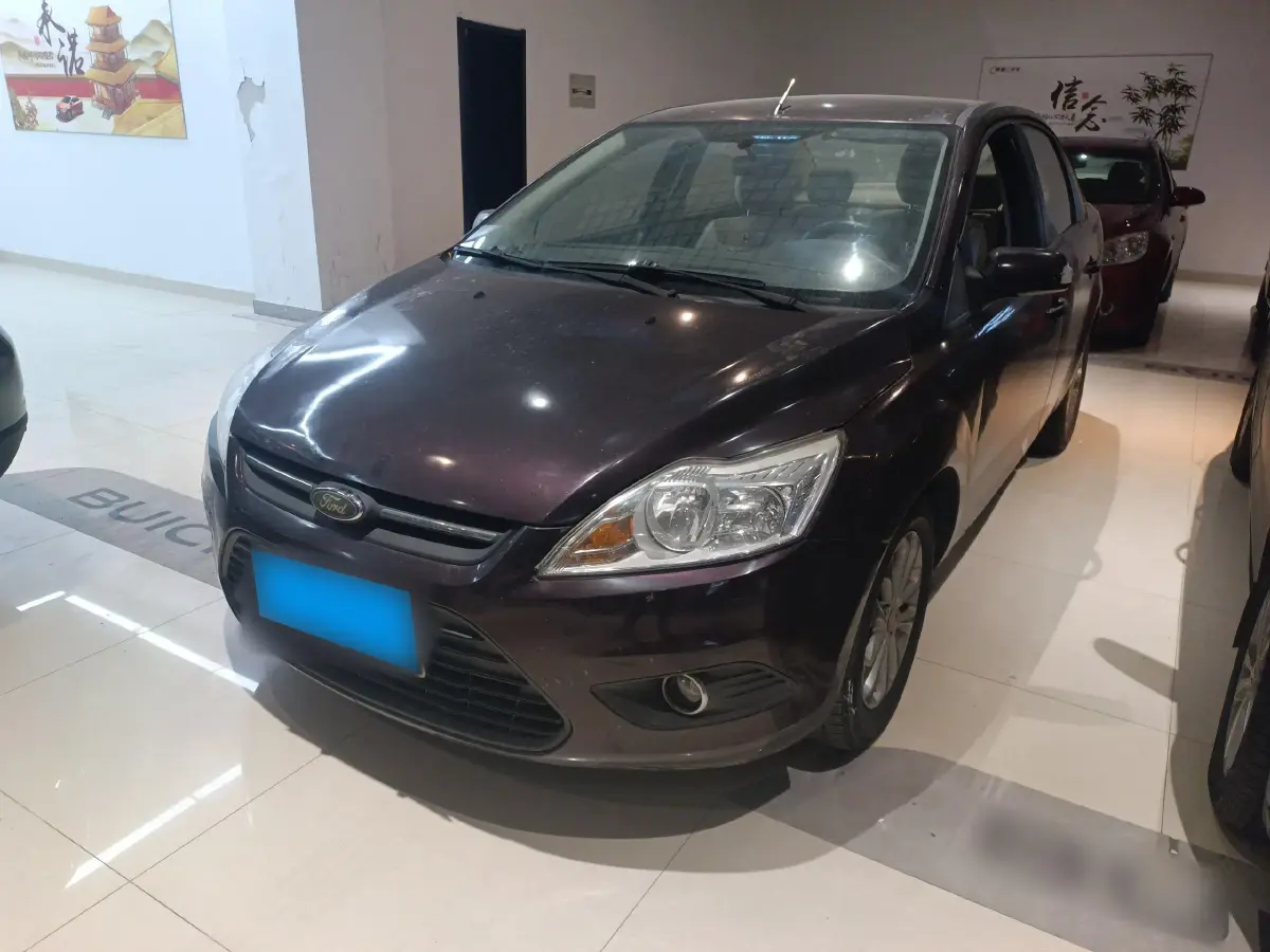 2013 Ford Focus 1.8L 124HP L4 5MT