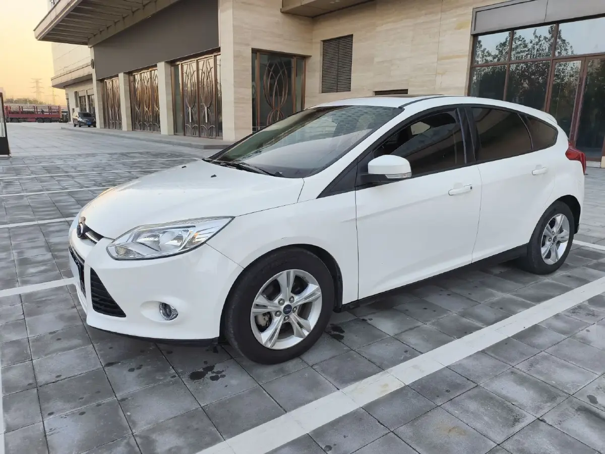 2012 Ford Focus 1.6L 125HP L4 6DCT