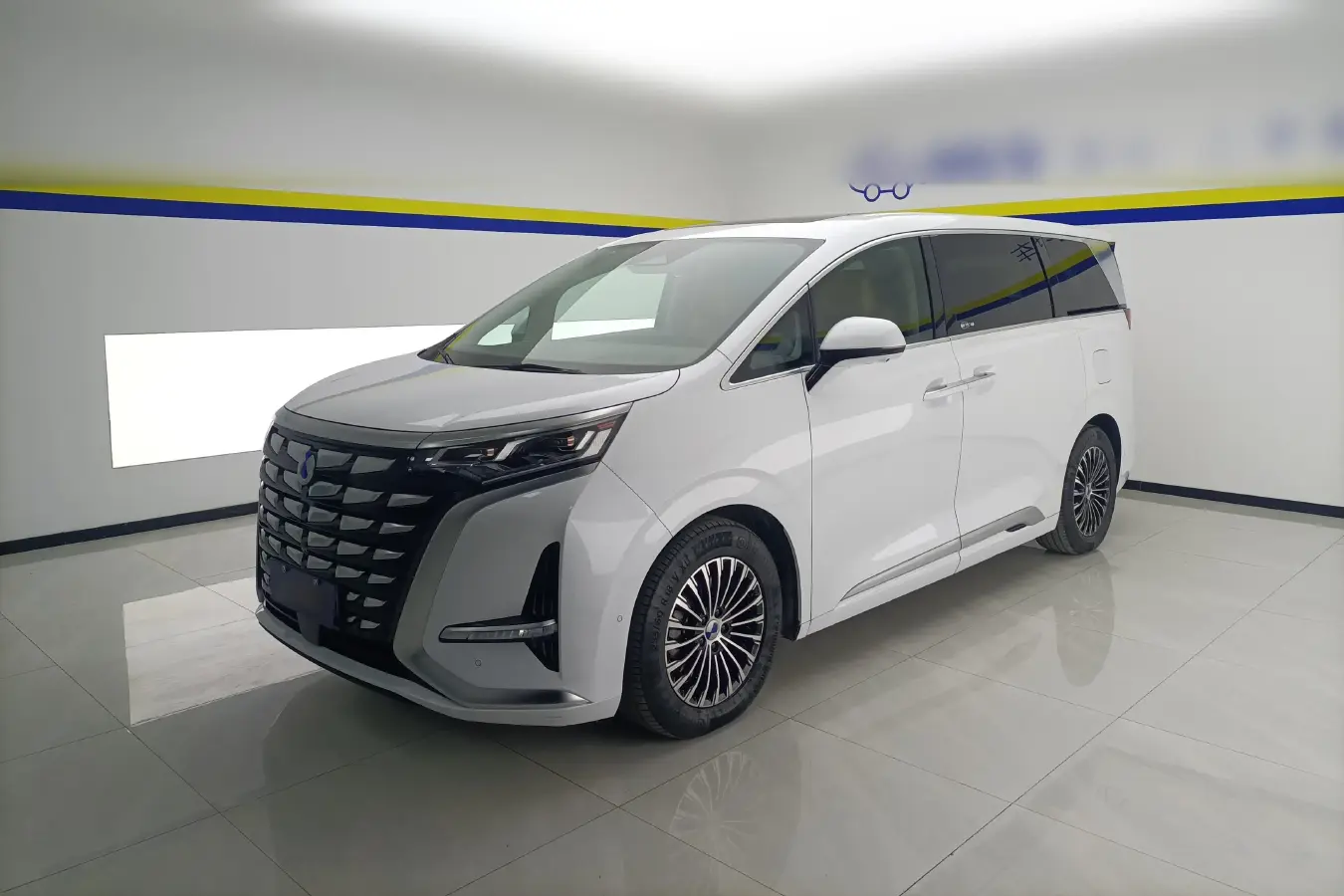 2022 Denza D9 1.5T 139HP L4 E-CVT PHEV 40.06KWH