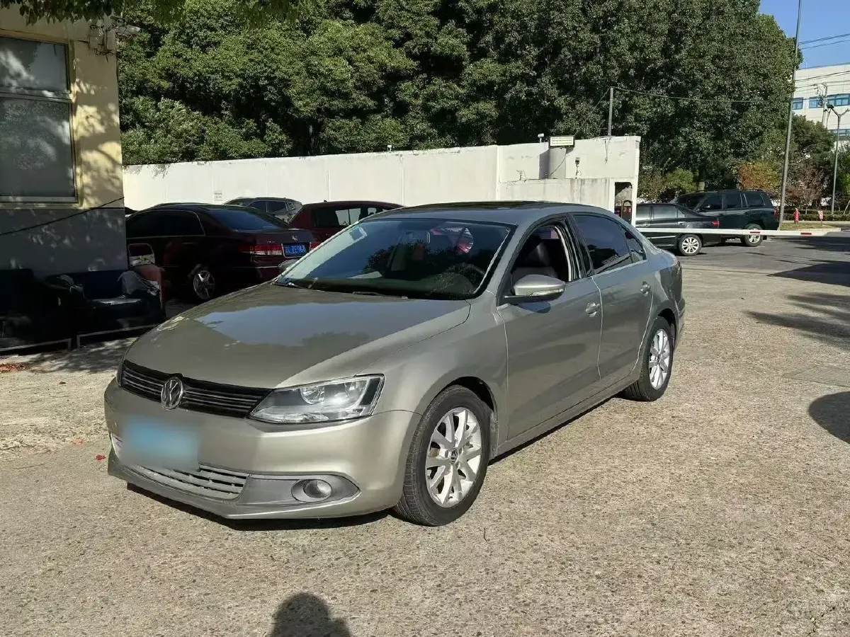 2015 Volkswagen Sagitar 1.4T 131HP L4 7DCT
