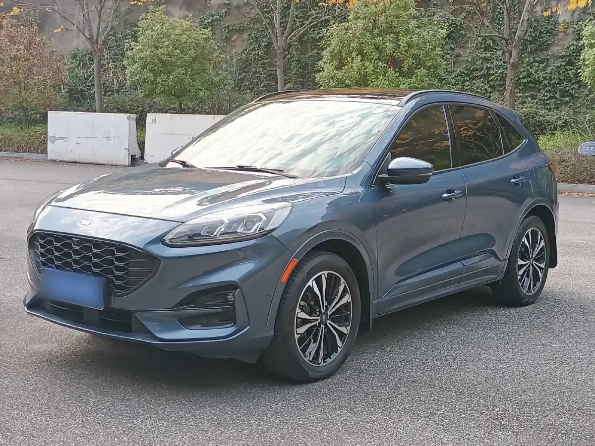 2020 Ford Escape 2.0T 248HP L4 8AT