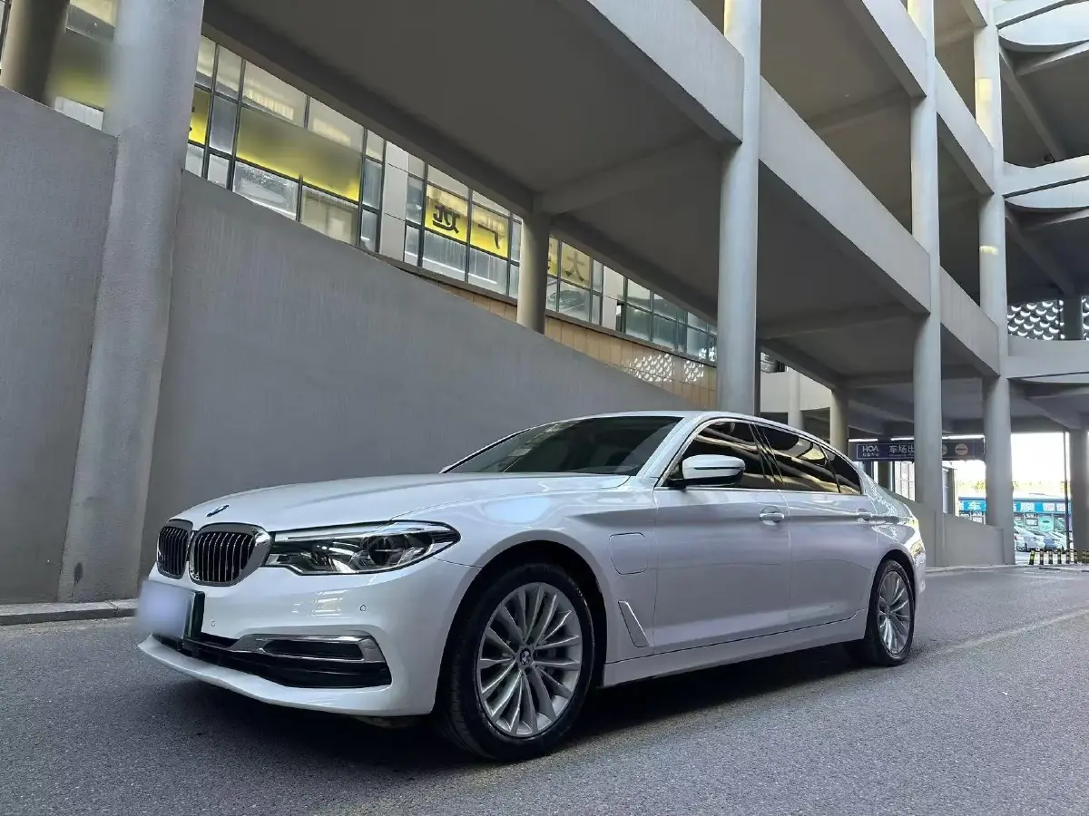2020 BMW 5 Series 2.0T 184HP L4 8AT PHEV 17.7KWH