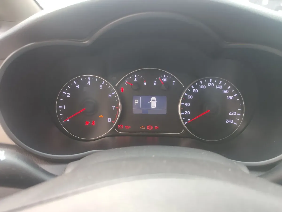 2013 Kia Carens 2.0L 152HP L4 6AT,autocango,china used car exporter,china ev exporter,chinese used car exporter,chinese used ev exporter