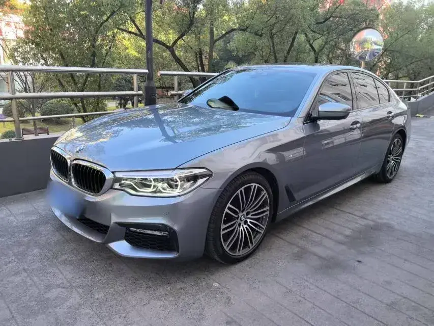 2018 BMW 5 Series 3.0T 340HP L6 8AT