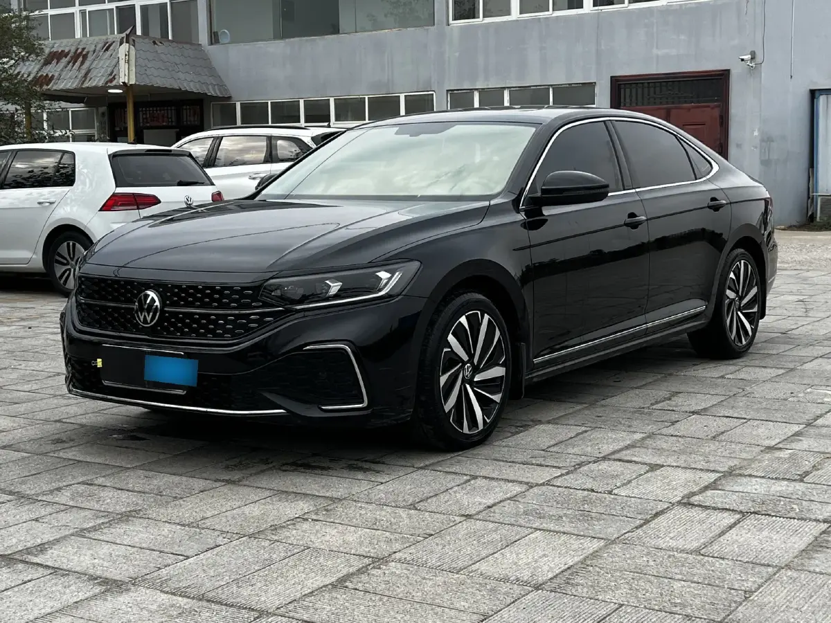 2022 Volkswagen Passat 2.0T 186HP L4 7DCT