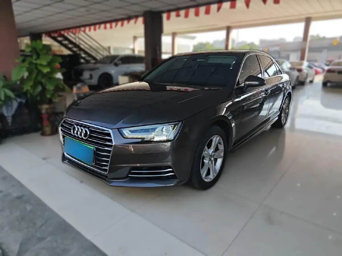 2018 Audi A4L 2.0T 190HP L4 7DCT