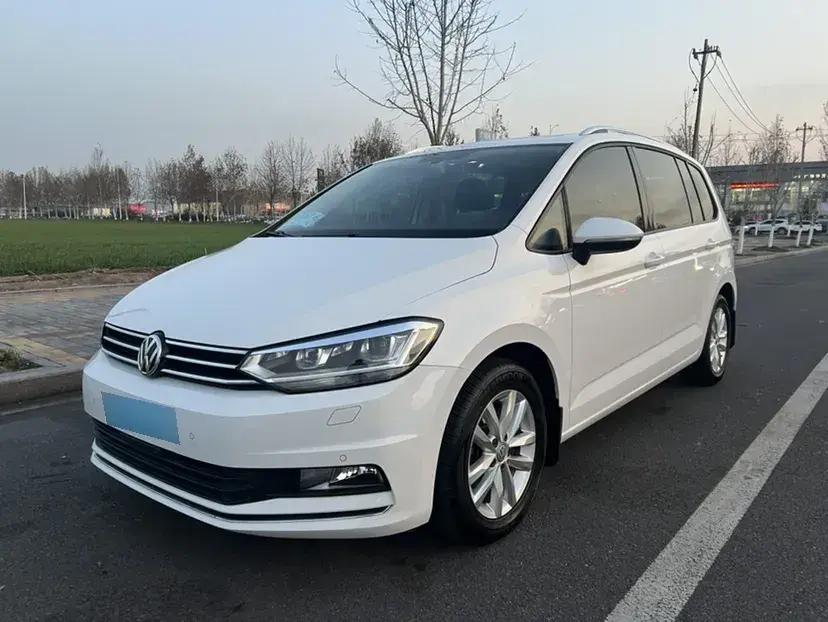 2016 Volkswagen Touran 1.4T 150HP L4 7DCT