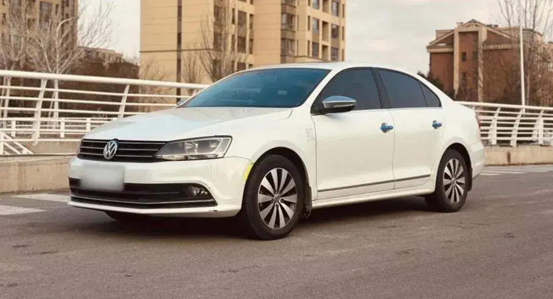 2017 Volkswagen Sagitar 1.4T 131HP L4 7DCT